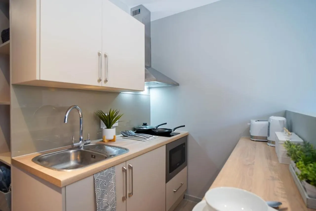 Appartement Bright Modern Studios And Private Bedrooms With Shared Kitchen At Straits Meadow Near Edinburgh City Centre